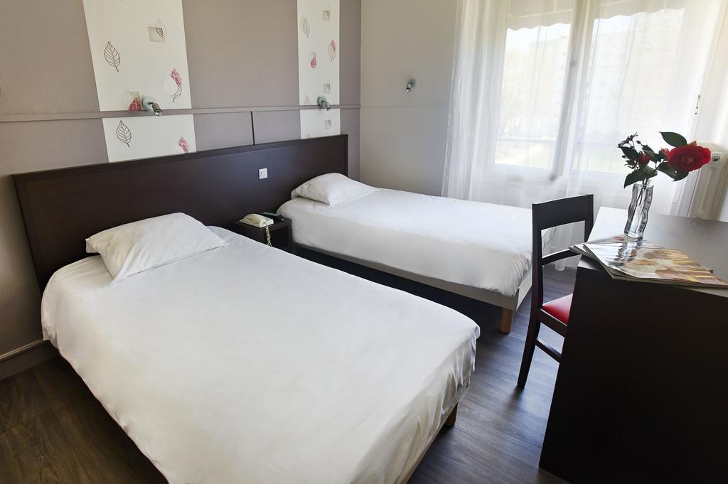 Hotel Les Pecheurs 로리앙 객실 사진