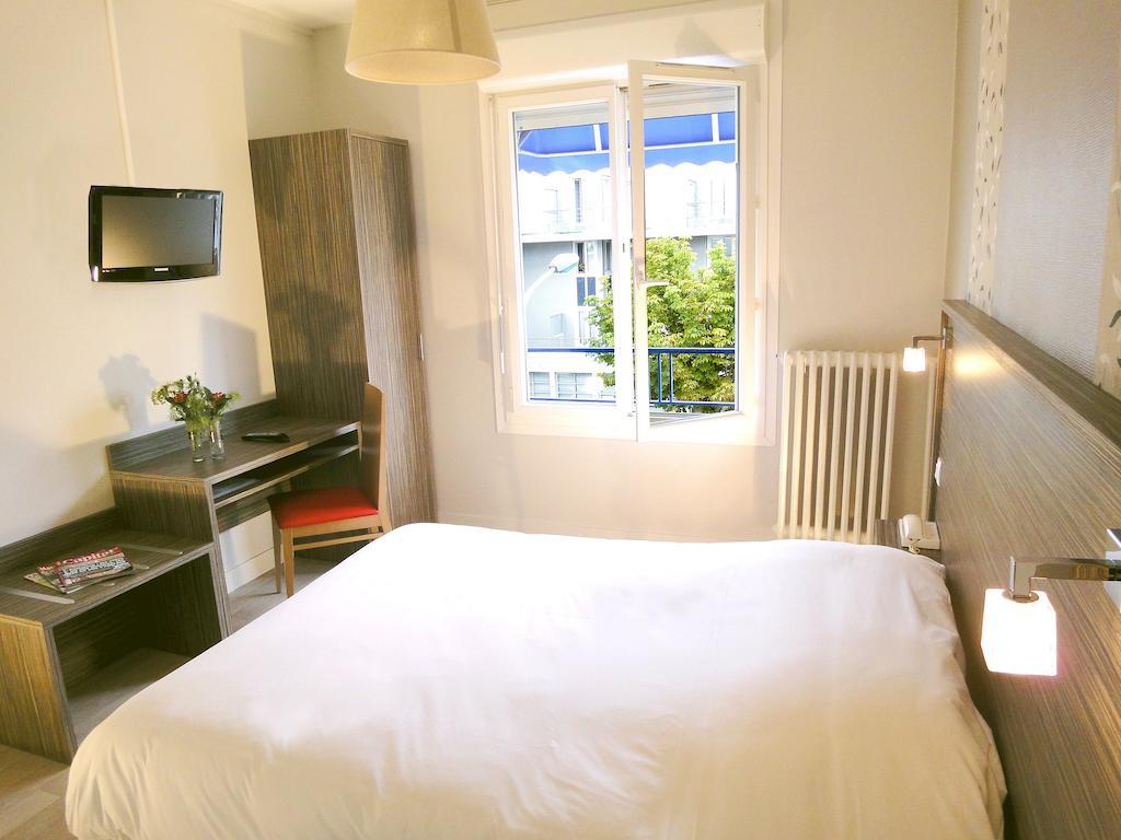 Hotel Les Pecheurs 로리앙 객실 사진